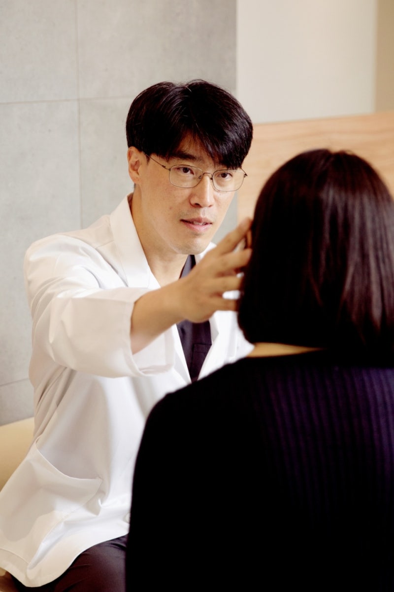 [강남역성형외과]40대 여성의 내시경 이마 거상 후기: 꿈꾸는 성형외과에서 다시 찾은 젊음 사진 2