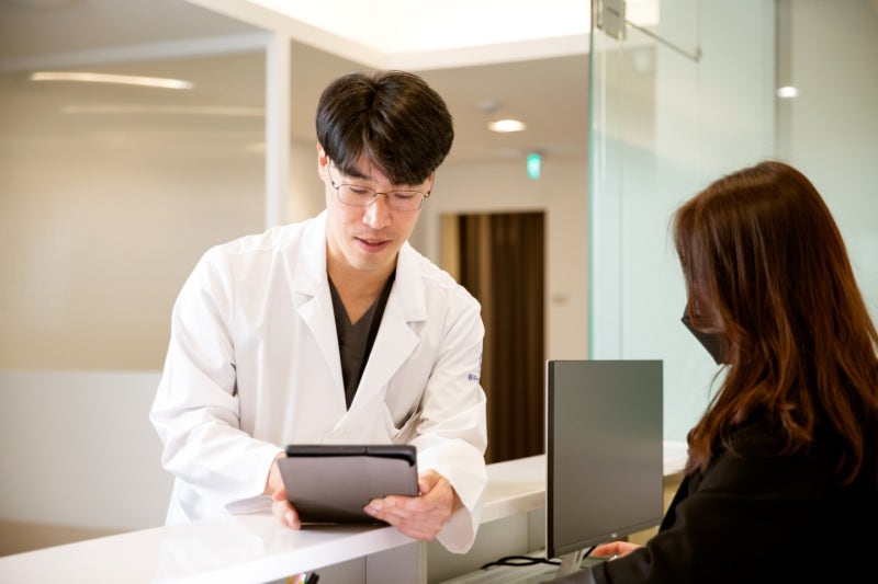공장형 성형외과 vs 1인 대표원장 성형외과, 뭐가 다를까? 강남역 성형외과 선택 전 꼭 알아야 할 차이 사진 7