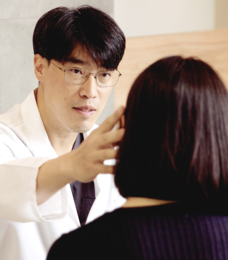 공장형 성형외과 vs 1인 대표원장 성형외과, 뭐가 다를까? 강남역 성형외과 선택 전 꼭 알아야 할 차이 사진 8